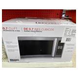 BLACK+DECKER 0.7 cu ft 700W Microwave Oven