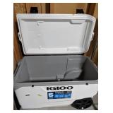 Igloo Latitude 137 Cans 90 Quart Rolling Cooler