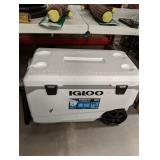Igloo Latitude 137 Cans 90 Quart Rolling Cooler