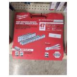 Milwaukee 1/2 in. drive Metric and SAE 47 Piece Mechanics Ratchet and Socket Set 90 teeth