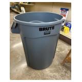 Rubbermaid Brute 32 gal Gray Plastic Garbage Can