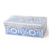 Lot 282 Chinese Porcelain Blue & White Fitting Box