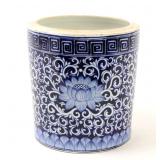 Lot 356 Chinese Blue & White Chrysanthemum Vessel
