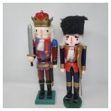 142 HolidayWoodNutcrackersPair