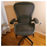 157 AeronOfficeChairSizeC