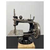 79 MiniSingerSewingMachineWorks