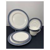 112 10PieceRoyalDaultonSherbrookeFineBoneChinaSet
