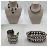 140 Black&SilverToneJewelryGreatNeutral