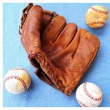 BASEBALLS & BASEBALL GLOVE 