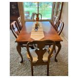 Dinning table 6 chairs include 2 leafs and covers 