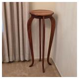Pedestal table