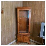 Locking cabinet