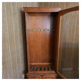 Locking cabinet