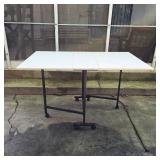 Folding table