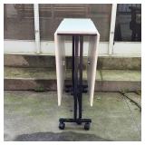 Folding table