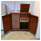 1940s Magnificent Magnavox turntable radio cabinet