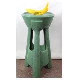 Lot # : 44 - Roseville Matte Green Pedestal Base