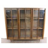 Lot # : 1 - Mid-Century Curio Cabinet