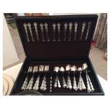 FLATWARE SET