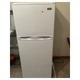 Refrigerator w/ Top Door Freezer 
