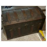 Antique Steamer Trunk 