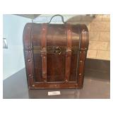 Vintage Style Wooden Trunk Wine Holder