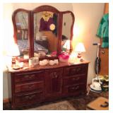 Nice dresser and lamps