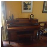 Piano      plays well very clean