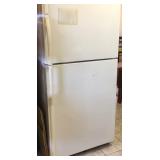 Refrigerator with icemaker