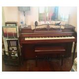 Spinet piano