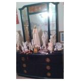 Dresser, religious figures