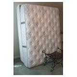 Queen mattress   benck