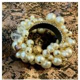 Armband bracelet with faux pearls