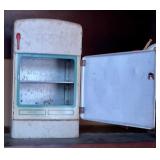 Toy refrigerator