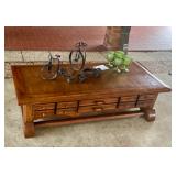 Retro coffee table with drawers