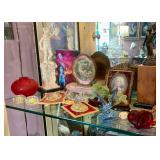 Art deco clock, small lady portraits 