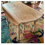Drop leaf dinning table