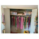 Beads, Mardi Gras throws