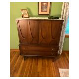 Mid century Broyhill gentleman‘s chest