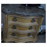 2 nightstands