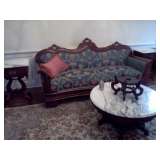 tables match and 1 of the sofas