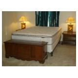 Queen pillowtop mattress set