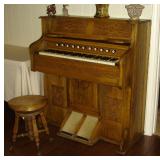 Antique pump organ