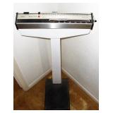 VINTAGE DOCTORS FLOOR SCALE
