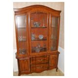 BROYHILL LIGHTED CHINA CABINET