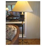 FLOOR LAMP WITH ROPE ACCENTS