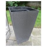 LECHUZA CUBICO COTTAGE PLANTER GRANITE FINISH