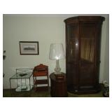 Lighted display cabinet