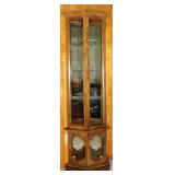 Pulaski Mirrored Back Lighted Curio