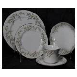 Oneida  "Grandeau" 5 piece place setting, service for 8: Dinner Plate, Salad Plate, Coupe Soup and C
